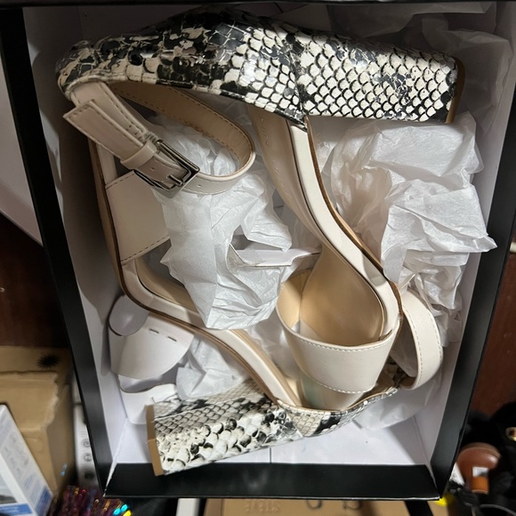 Nine West faux snake heels - Picture 3 of 3